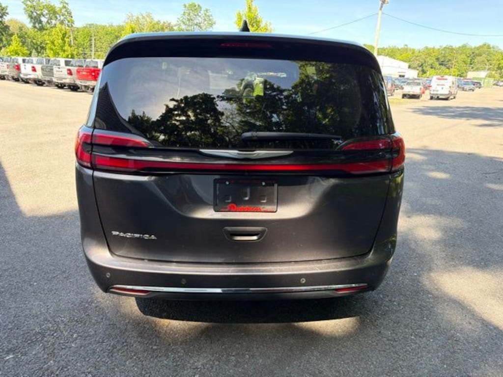 Used 2023 Chrysler Pacifica Touring L Van Passenger Van