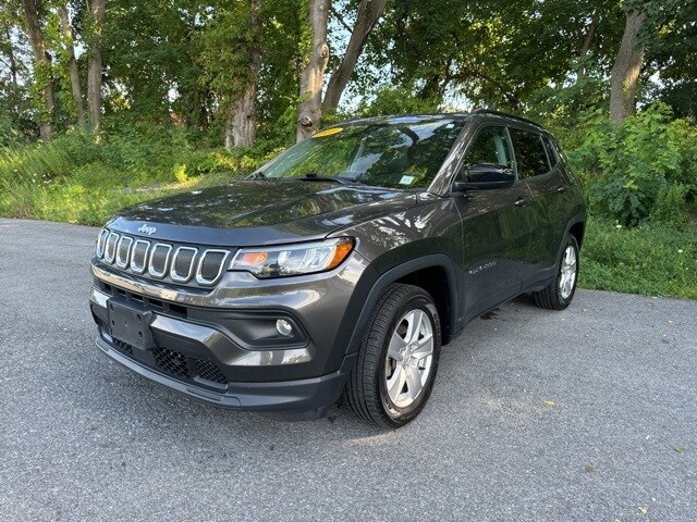 2022 Jeep Compass Latitude photo 2