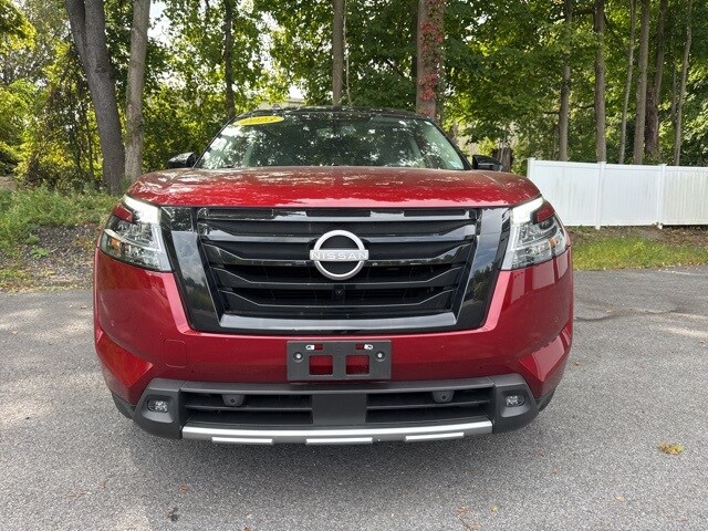 2023 Nissan Pathfinder SL photo 2