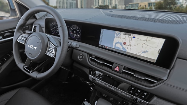 Intuitive 10.25-inch Dual Panoramic Displays