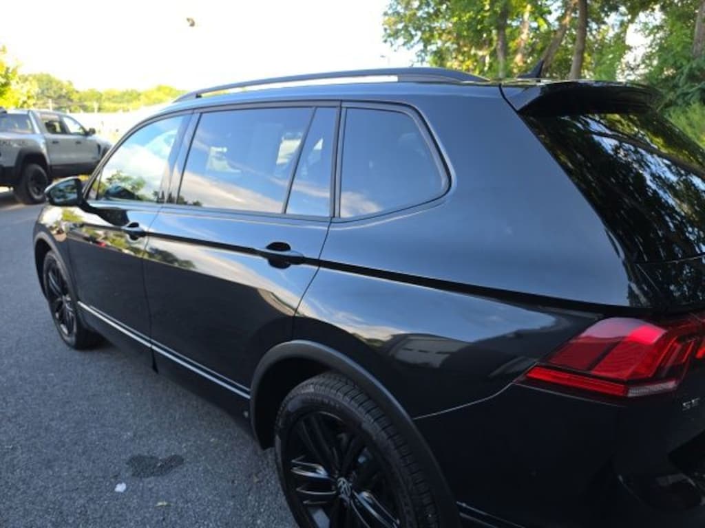 Used 2022 Volkswagen Tiguan 2.0T SE R-Line Black SUV