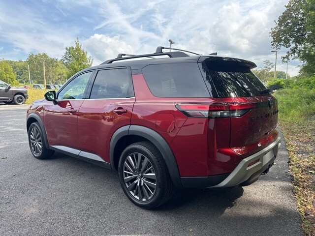 2023 Nissan Pathfinder SL photo 3