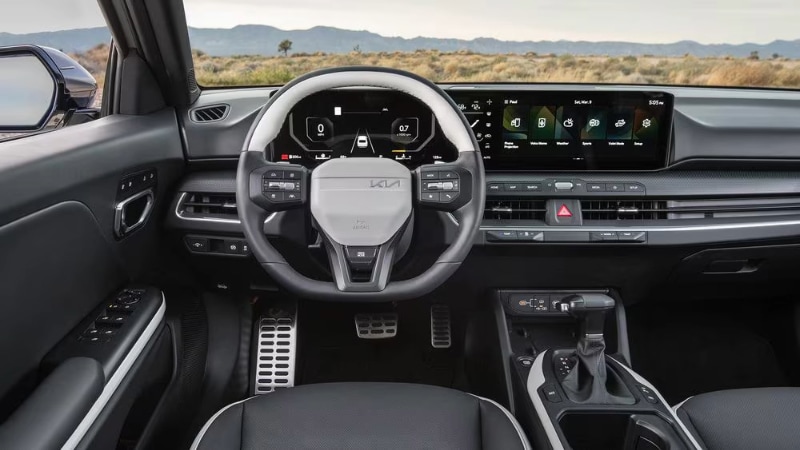 2025 Kia K4 Hatchback infotainment system