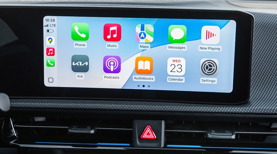 full color touchscreen display Apple CarPlay