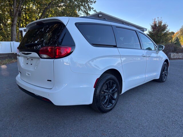 2020 Chrysler Pacifica Touring L photo 2