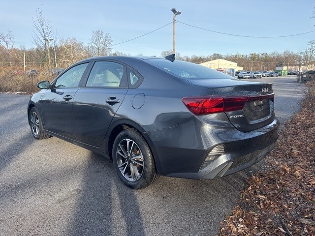 2023 Kia Forte LXS photo 3