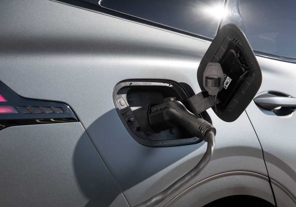 2023 KIA Sorento Hybrid SX Prestige SUV charging port