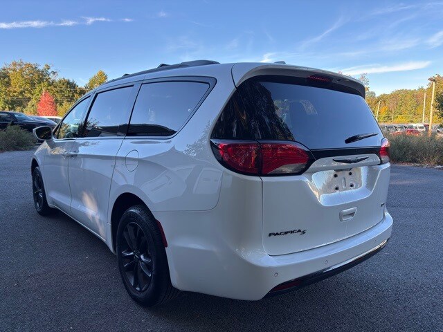 2020 Chrysler Pacifica Touring L photo 4
