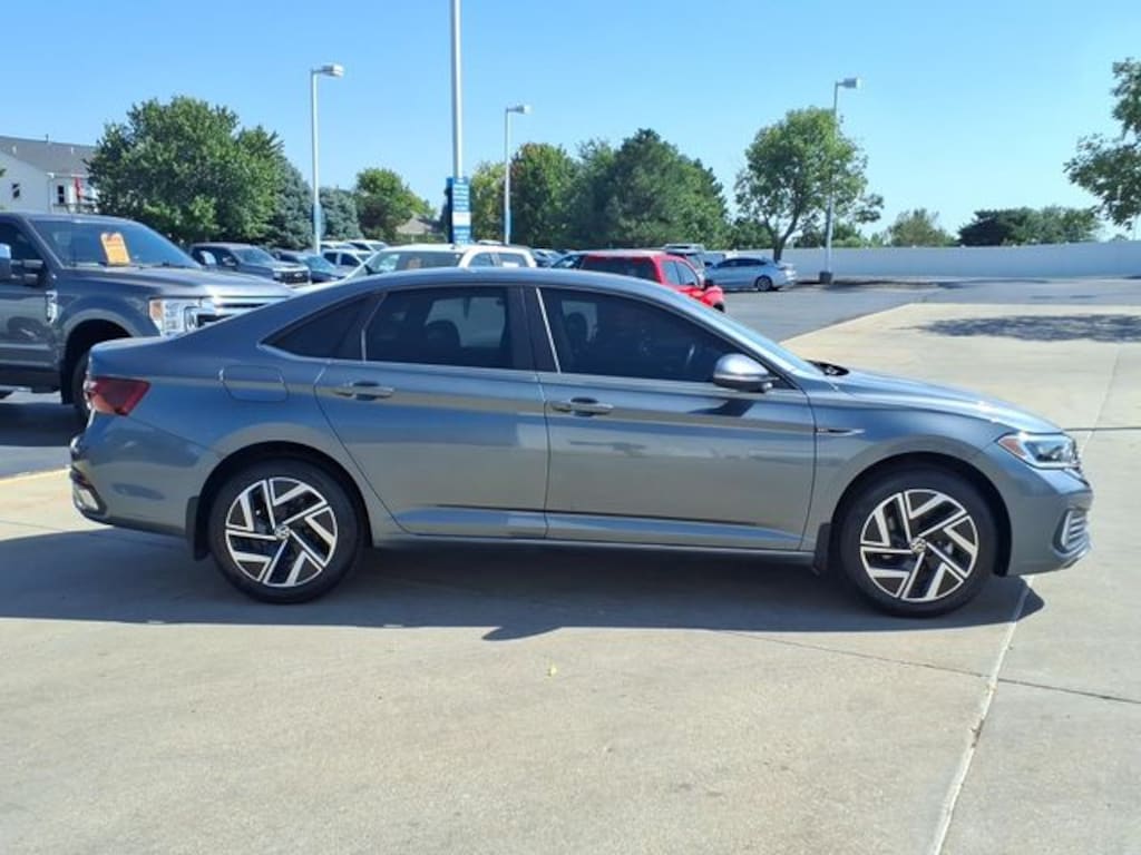 Used 2024 Volkswagen Jetta 1.5T SEL Sedan
