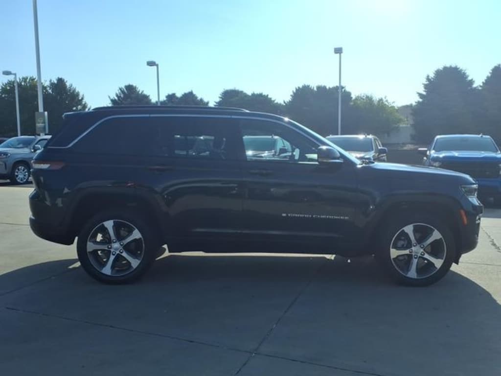 Used 2024 Jeep Grand Cherokee Limited SUV