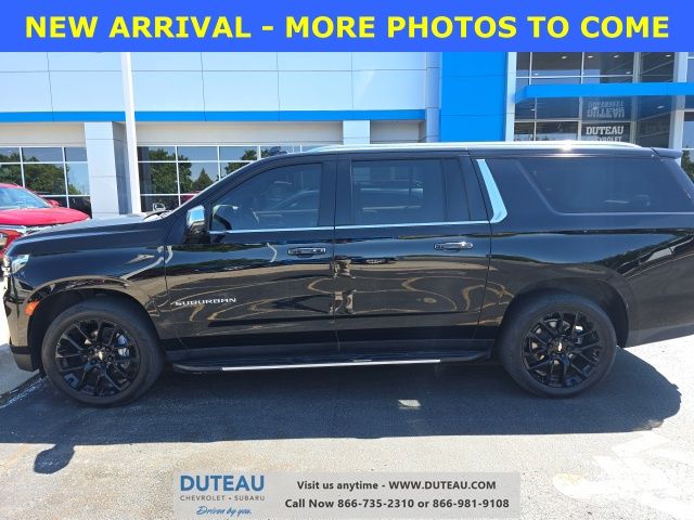 2023 Chevrolet Suburban 4WD 1500 Premier's photo