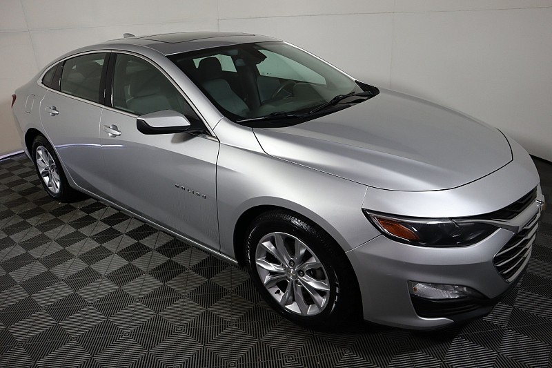 Used 2019 Chevrolet Malibu 1LT with VIN 1G1ZD5ST8KF142895 for sale in Zanesville, OH