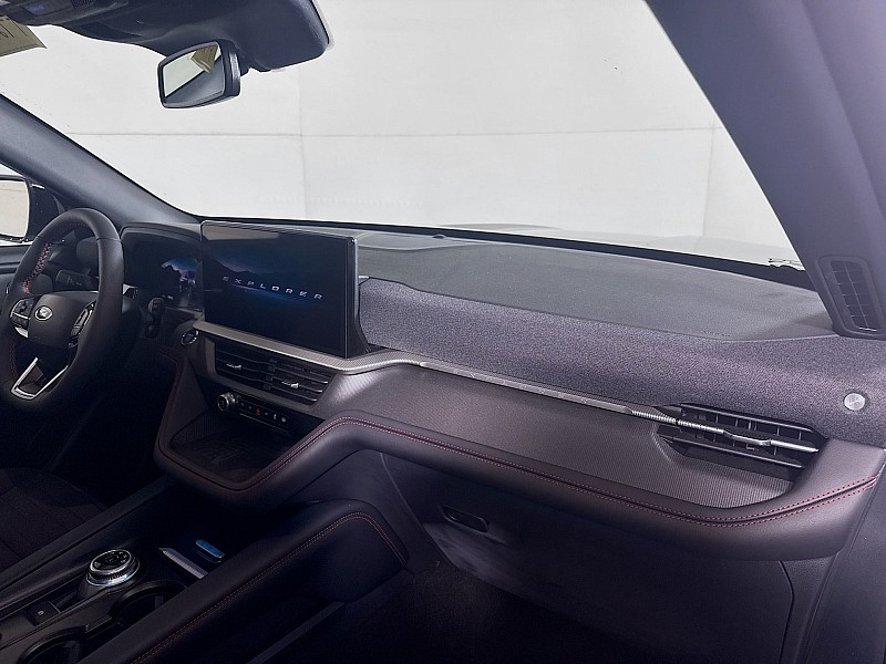 2025 Ford Explorer ST-Line - Photo 31