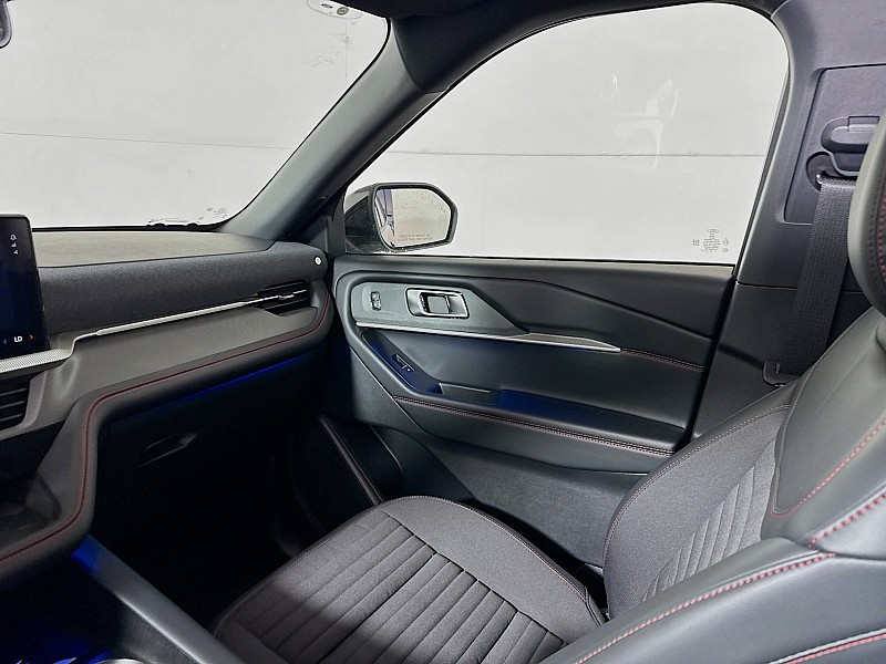 2025 Ford Explorer ST-Line - Photo 25