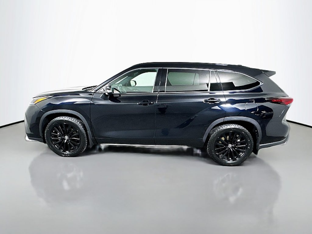 Used 2024 Toyota Highlander XSE Compact SUV