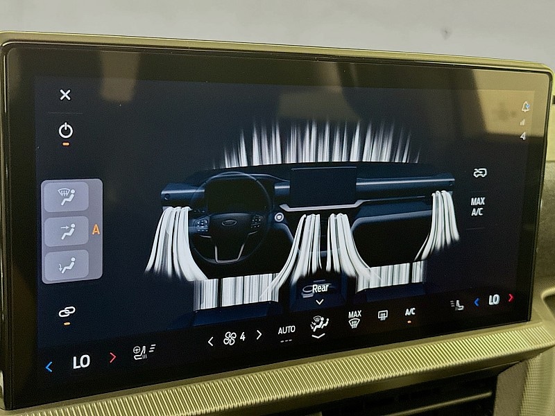 2025 Ford Explorer ST-Line - Photo 18