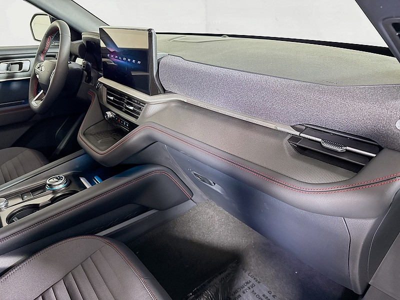 2025 Ford Explorer ST-Line - Photo 31