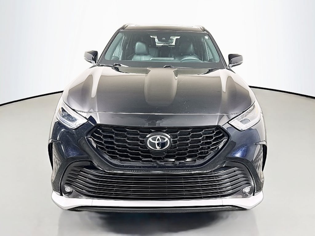 Used 2024 Toyota Highlander XSE Compact SUV