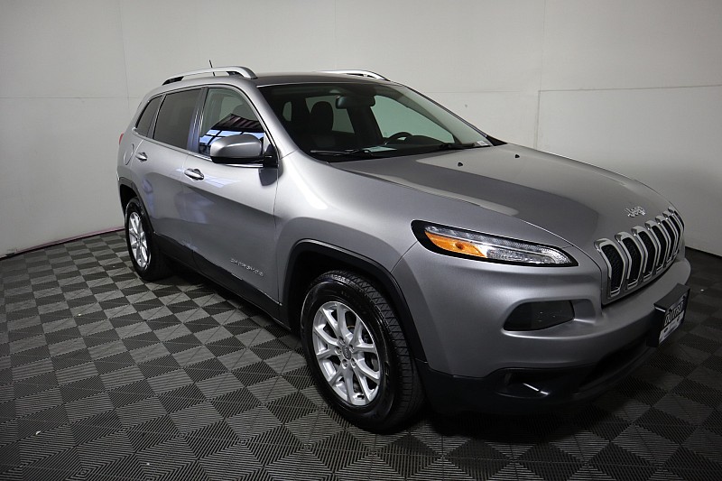 Used 2018 Jeep Cherokee Latitude with VIN 1C4PJMCBXJD582277 for sale in Zanesville, OH