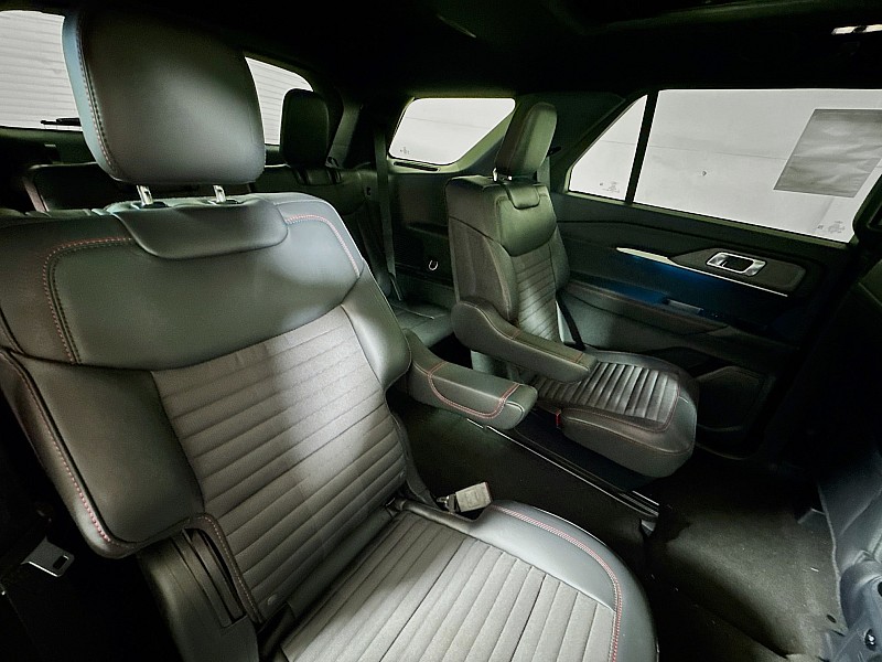 2025 Ford Explorer ST-Line - Photo 30