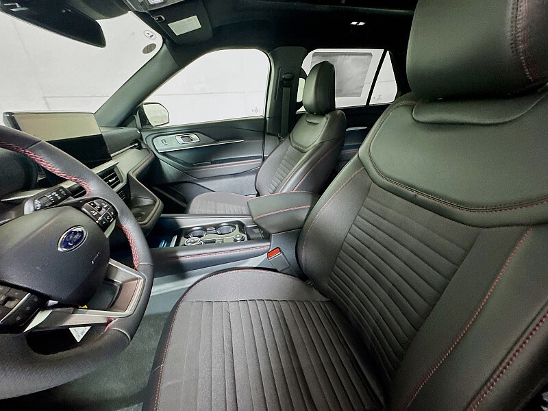 2025 Ford Explorer ST-Line - Photo 11