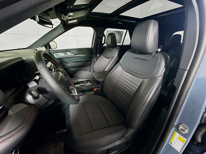 2025 Ford Explorer ST-Line - Photo 11