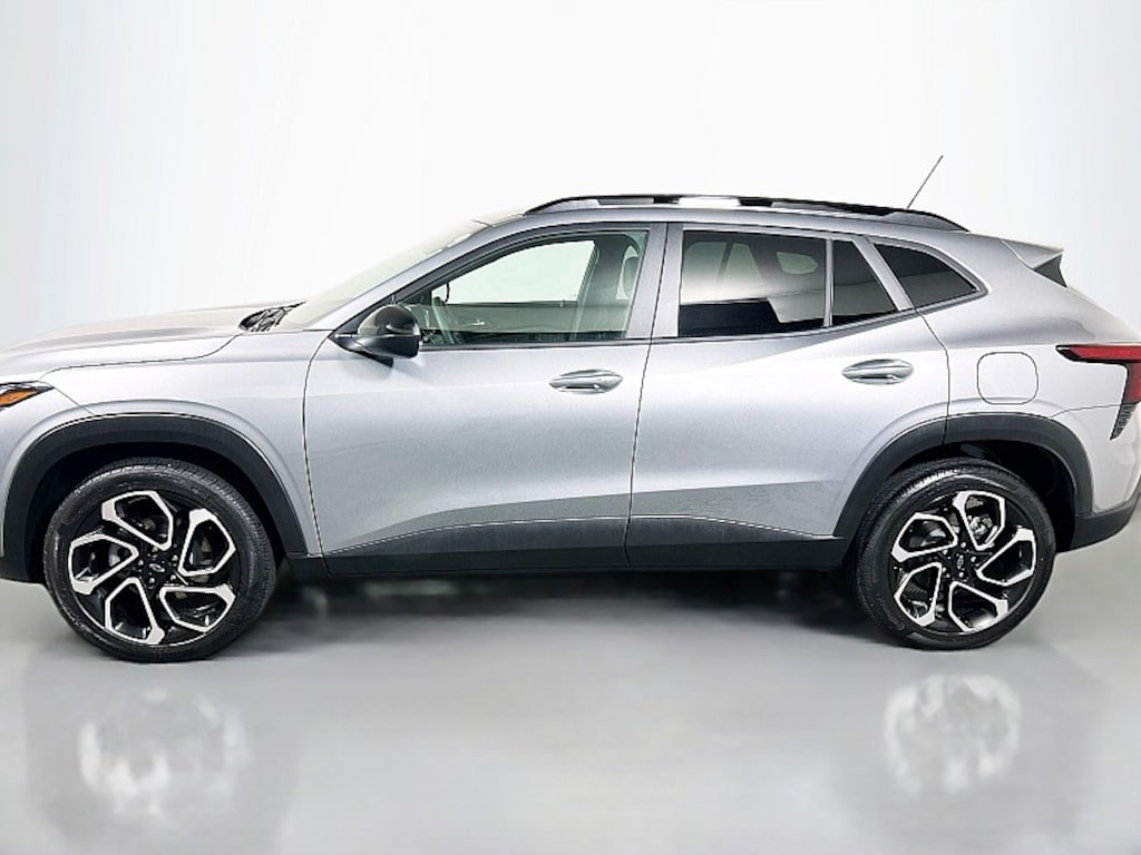 Used 2025 Chevrolet Trax 2RS Crossover SUV