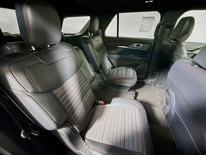 2025 Ford Explorer ST-Line - Photo 29