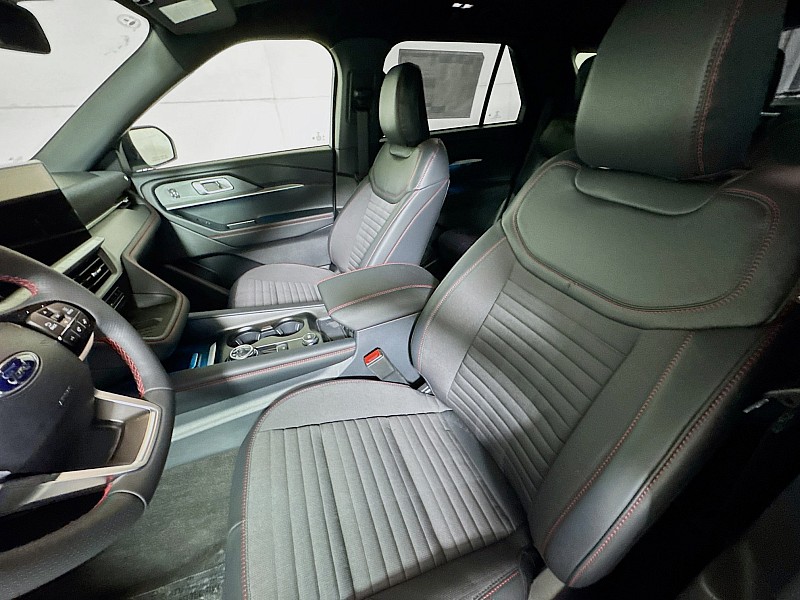 2025 Ford Explorer ST-Line - Photo 11