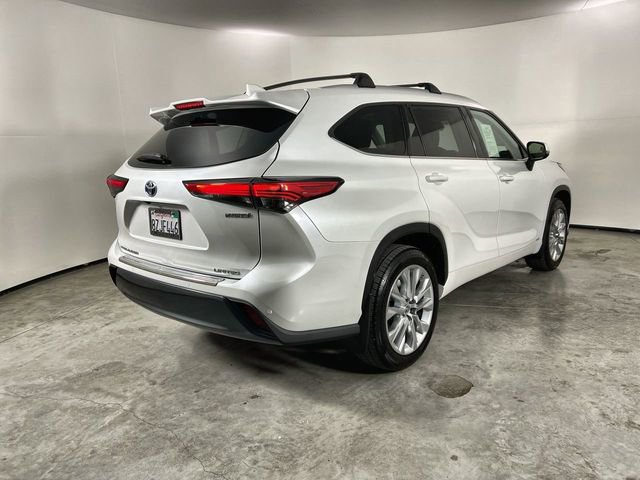 2022 Toyota Highlander Hybrid Limited photo 3