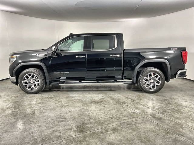 2023 GMC Sierra 1500 SLT photo 4