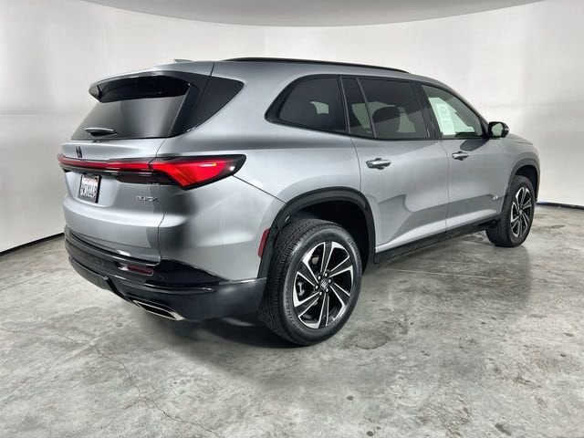 2026 Buick Enclave Sport Touring photo 3