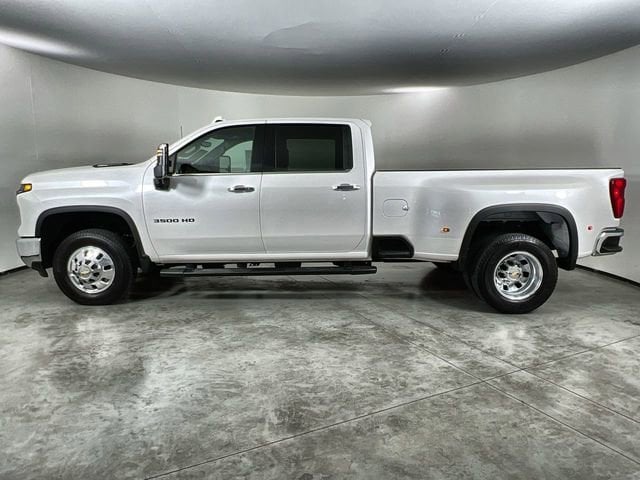 2024 Chevrolet Silverado 3500 HD LTZ DRW photo 4