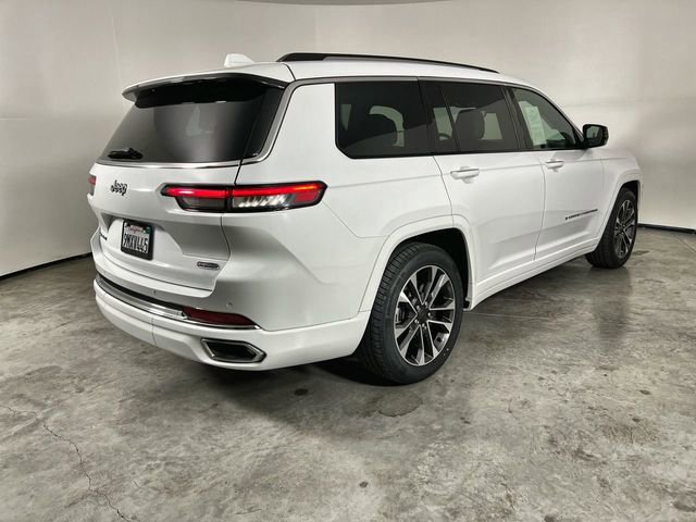 2022 Jeep Grand Cherokee L Overland photo 3