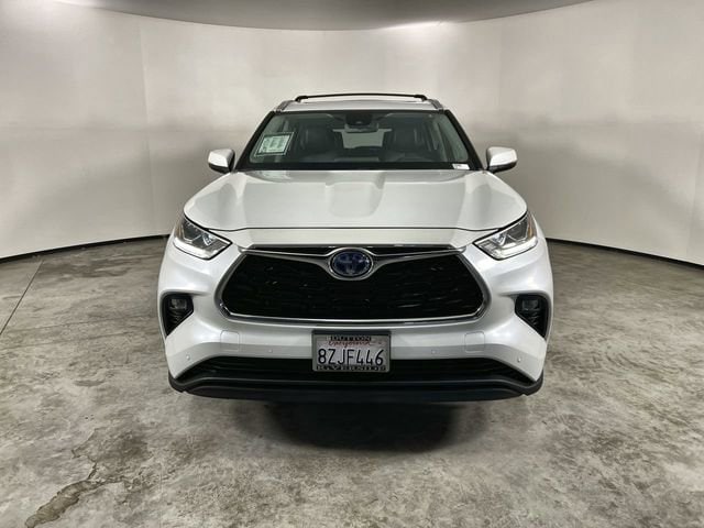2022 Toyota Highlander Hybrid Limited photo 2