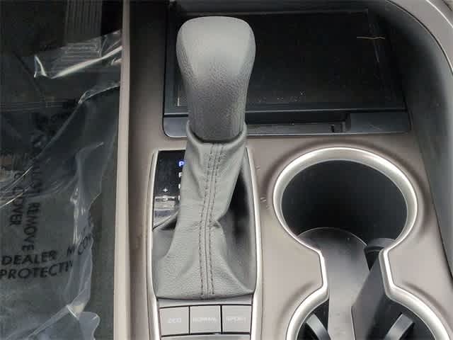 Thumbnail: 2024 Toyota Camry - 32