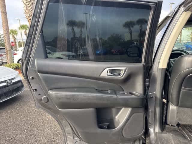 Thumbnail: 2017 Nissan Pathfinder - 14