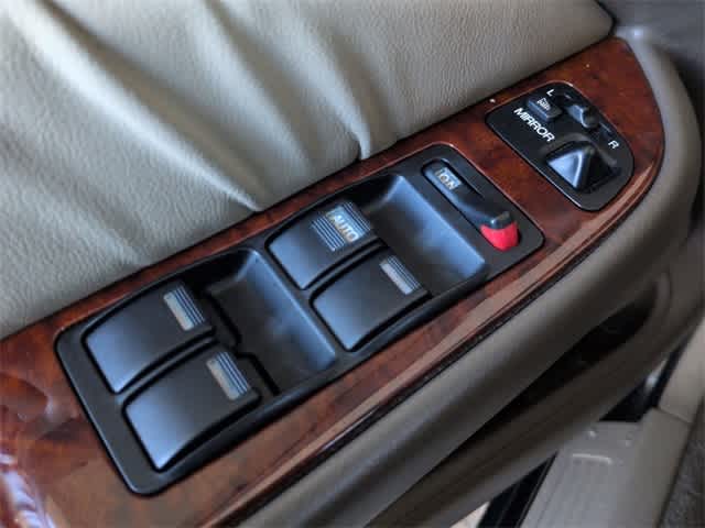 Thumbnail: 2002 Acura RL - 39