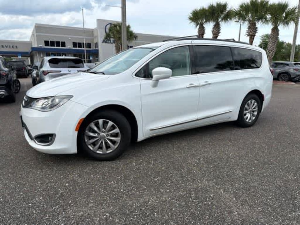 Used 2017 Chrysler Pacifica Touring-L Van