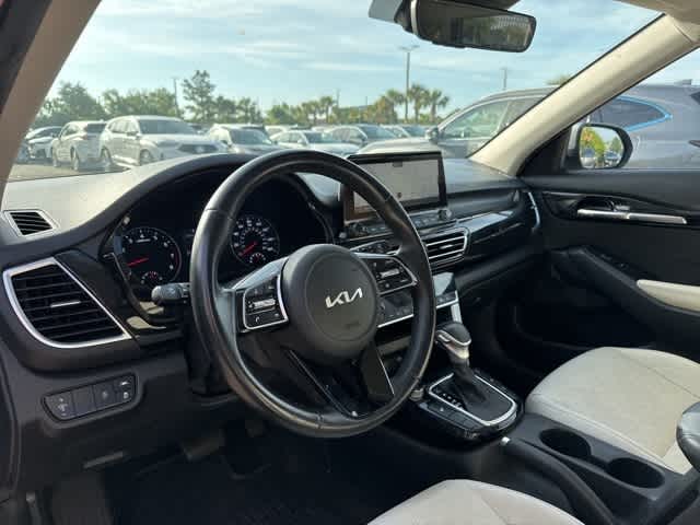 2022 Kia Seltos EX 11