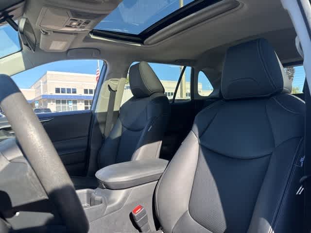 Thumbnail: 2022 Toyota RAV4 - 12