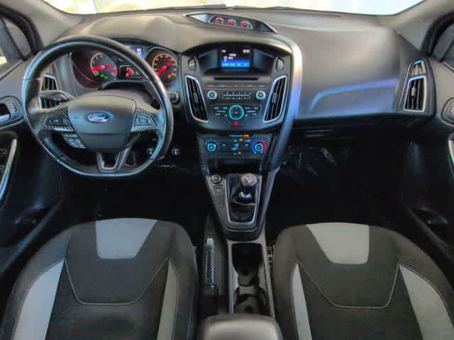 Thumbnail: 2015 Ford Focus - 16