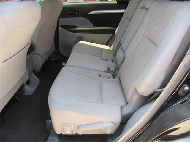 Thumbnail: 2016 Toyota Highlander - 18