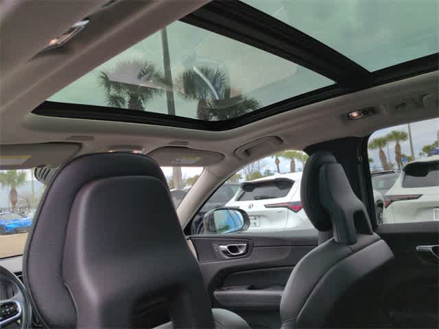 Thumbnail: 2018 Volvo XC60 - 23