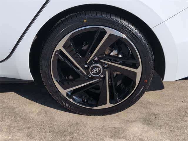 Thumbnail: 2022 Hyundai Elantra - 14