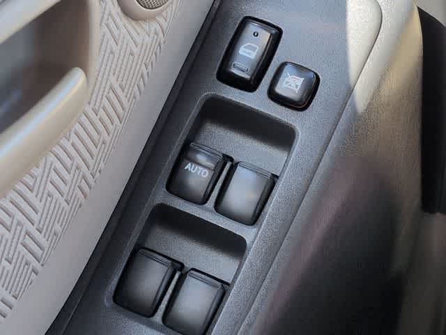 Thumbnail: 2003 Toyota Highlander - 34