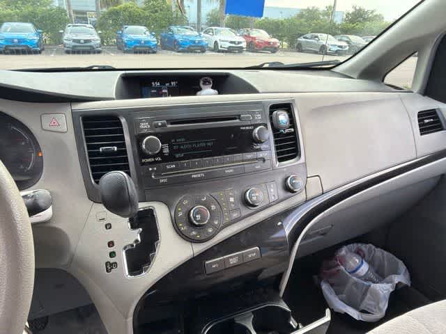 Thumbnail: 2012 Toyota Sienna - 17