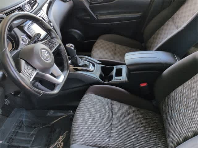 Thumbnail: 2022 Nissan Rogue Sport - 17