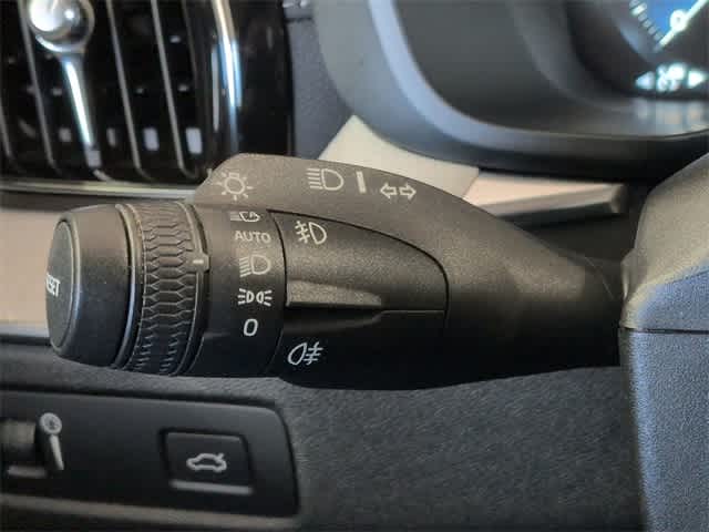 Thumbnail: 2018 Volvo XC60 - 29