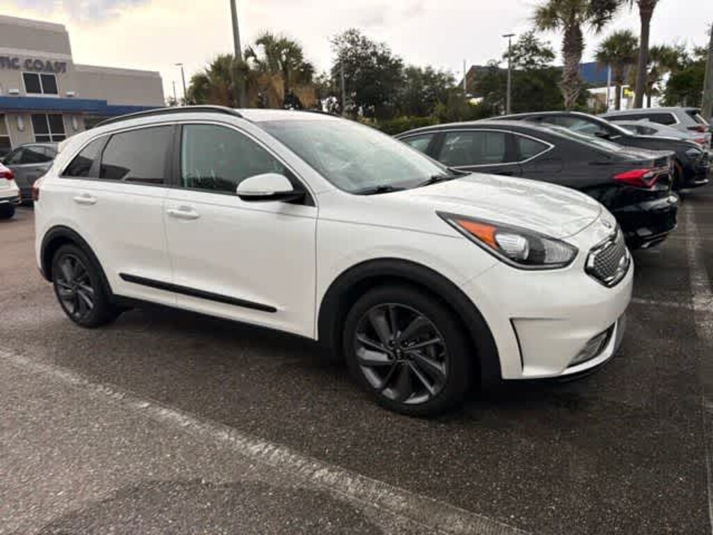 Used 2017 Kia Niro EX SUV